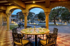 Breakfast, lunch, dinner served; international cuisine, garden views 