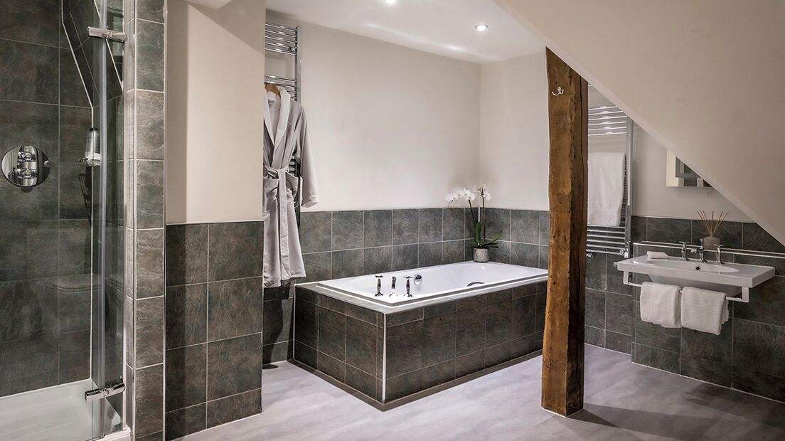 superior double or twin room, 1 double or 2 single beds (separate building) | bathroom | separate bathtub and shower, free toiletries, hair dryer, slippers