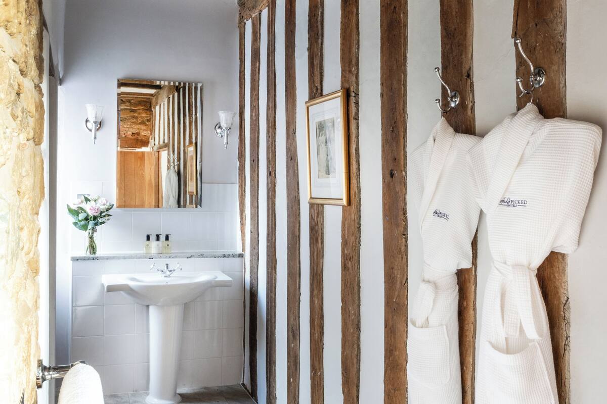 feature room | bathroom | separate bathtub and shower, free toiletries, hair dryer, slippers