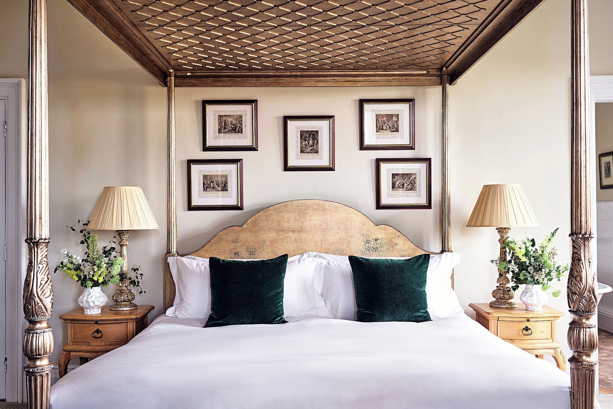 Feature Room | Premium bedding, in-room safe, desk, laptop workspace