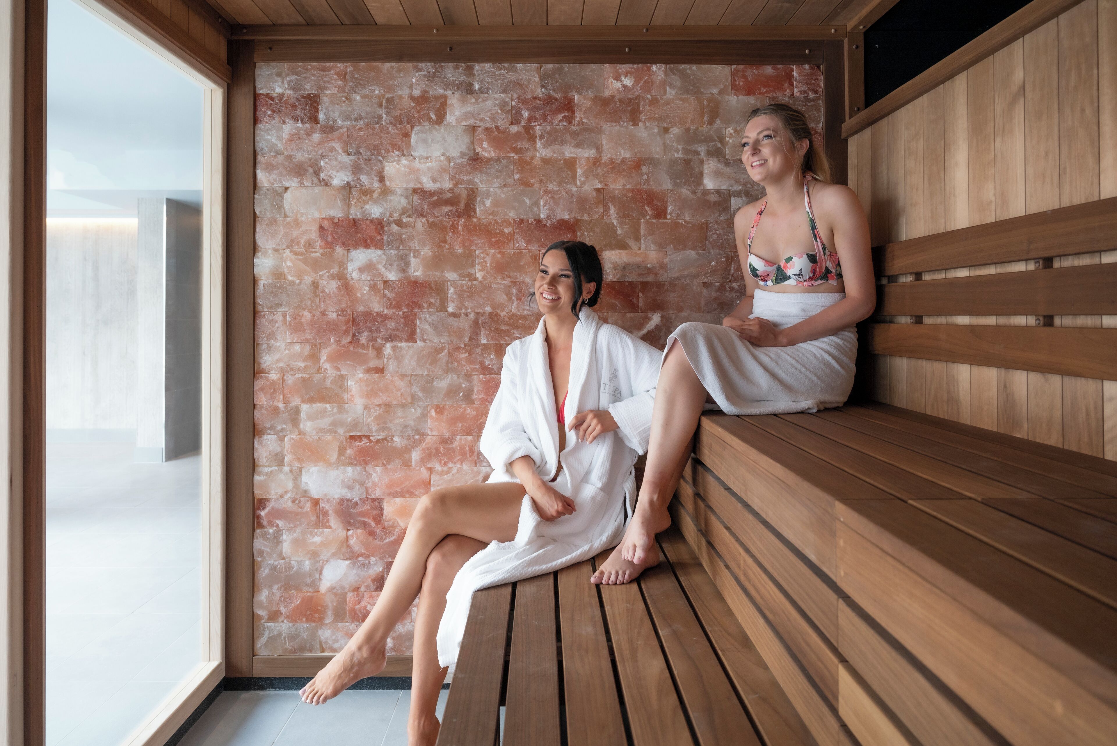 sauna, hot tub, body treatments, hydrotherapy, aromatherapy, body wraps