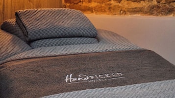 Sauna, hot tub, body treatments, hydrotherapy, aromatherapy, body wraps