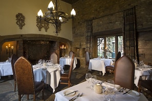 Lunch and dinner served, British cuisine