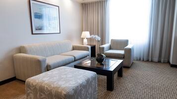 Hochwertige Bettwaren, Minibar, Zimmersafe, individuell dekoriert