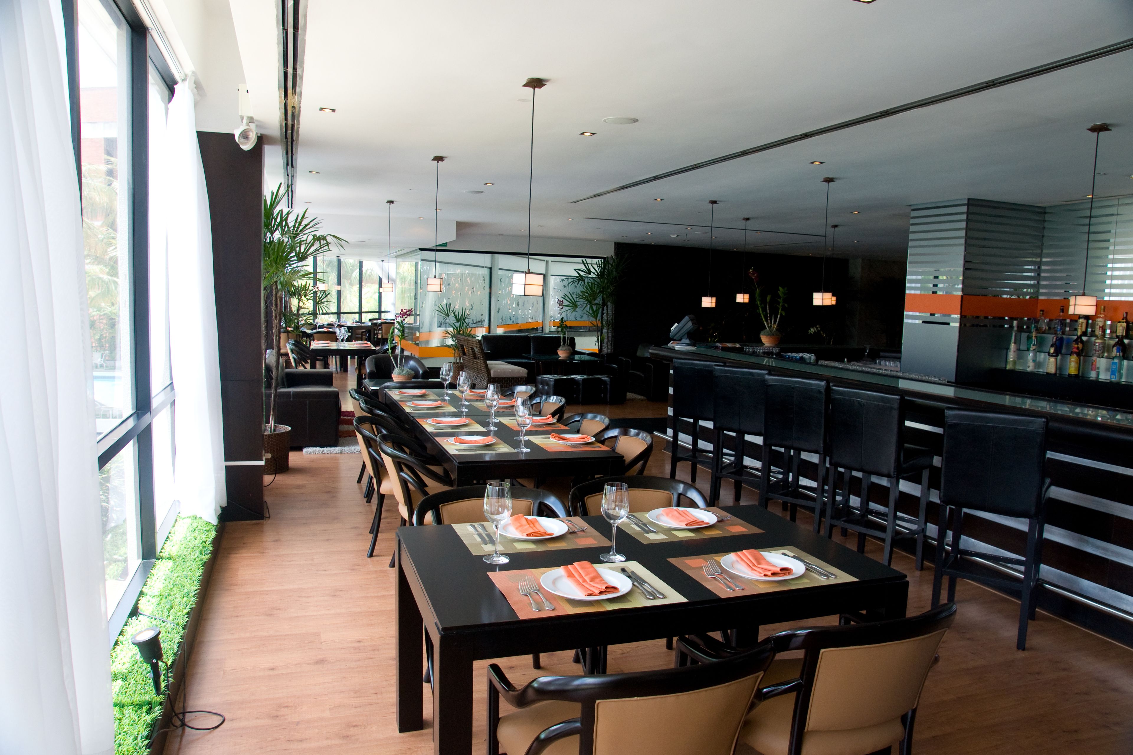 3 间餐厅，供应早餐、午餐和晚餐，意大利菜