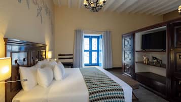 Suite, 1 King Bed, Non Smoking (Colonial) | Premium bedding, down comforters, minibar, in-room safe