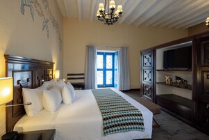 Suite, 1 très grand lit, non-fumeur (Colonial) | Literie de qualité, couette en duvet, minibar, coffre-fort