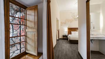 Suite Familiale, plusieurs lits, non-fumeurs (Colonial) | Literie de qualité supérieure, couette en duvet d'oie, minibar