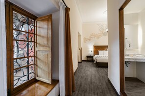 Suite familiar | Ropa de cama de alta calidad, edredón y minibar 