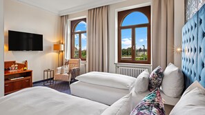 Hypo-allergenic bedding, minibar, in-room safe, desk - Bayerischer Hof Dresden (Dresden)