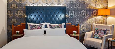 Hypo-allergenic bedding, minibar, in-room safe, desk