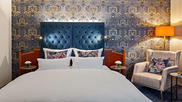 Anti alerjik yatak takım ı, minibar, odada kasa, masa 