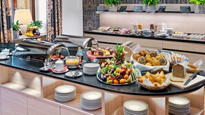 Daily buffet breakfast for a fee - Bayerischer Hof Dresden (Dresden)
