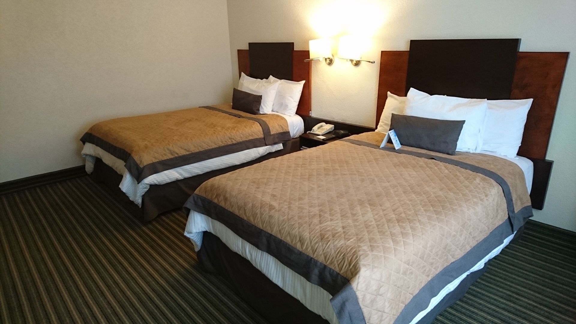 Hochwertige Bettwaren, Daunenbettdecken, Tempur-Pedic-Betten, Zimmersafe