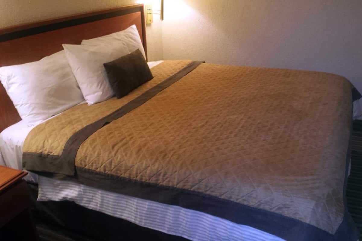 Premium bedding, down duvets, Tempur-Pedic beds, in-room safe