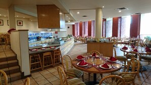 Daily buffet breakfast (MXN 199.00 per person)