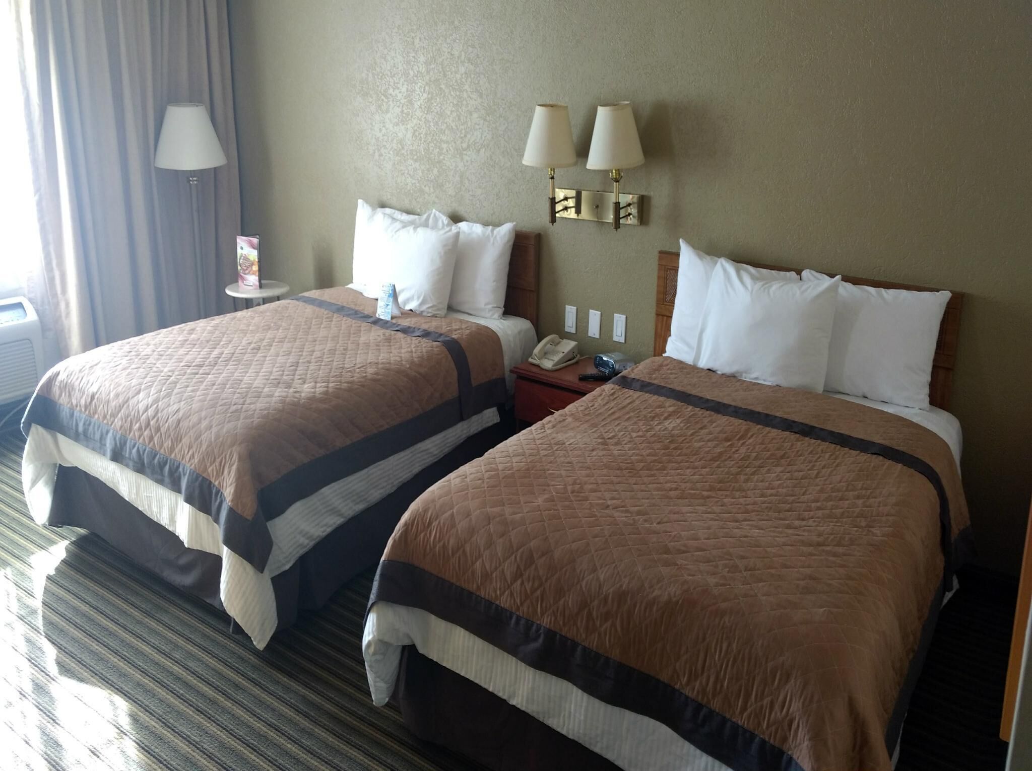 Luxe beddengoed, donsdekens, Tempur Pedic-bedden, een kluis op de kamer