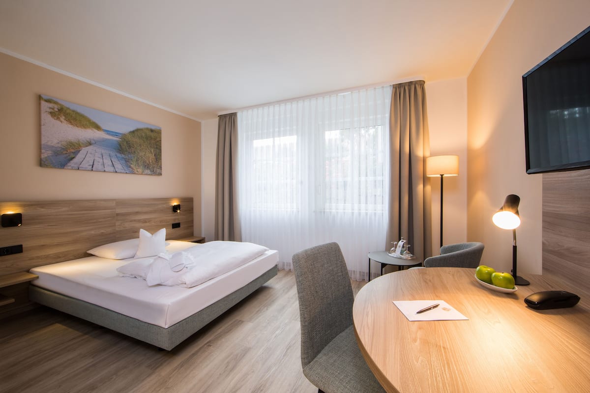 Comfort-Doppel- oder -Zweibettzimmer, 1 Schlafzimmer | Minibar, Schreibtisch, laptopgeeigneter Arbeitsplatz