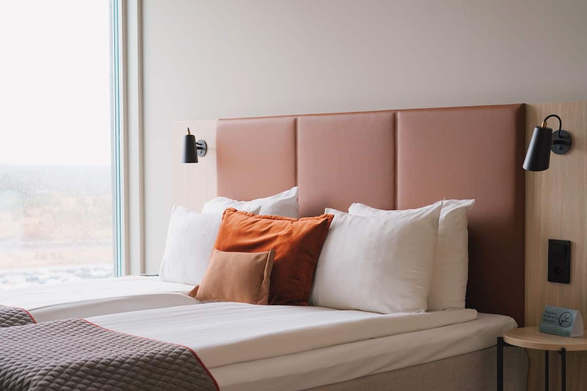 Standaard Twin kamer, niet-roken | Hypoallergeen beddengoed, een bureau, verduisterende gordijnen