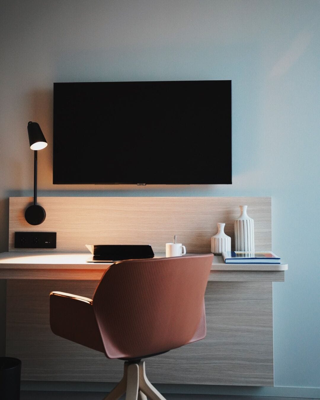 suite, 1 double bed with sofa bed, non smoking | living area | tv, toys