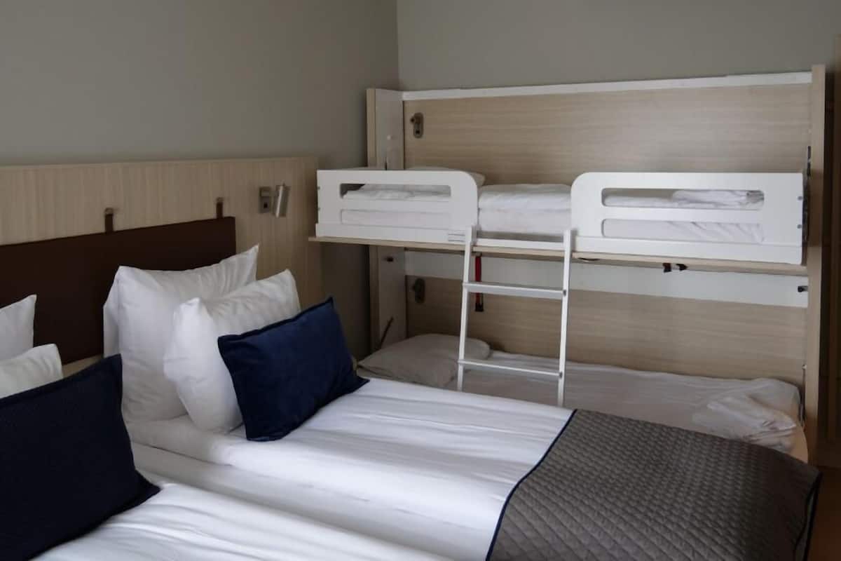 Family Room, Non Smoking | Hypo-allergenic bedding, desk, laptop workspace, blackout drapes