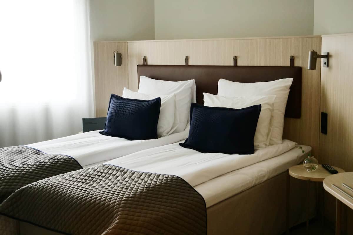 Twin Room, Non Smoking (Compact) | Hypo-allergenic bedding, desk, laptop workspace, blackout curtains