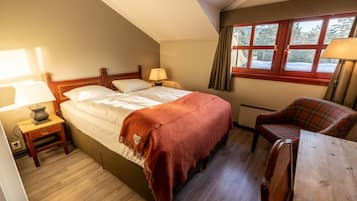 Single Room | Down duvets, pillow-top beds, desk, blackout curtains