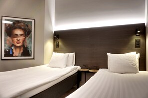 Standard Twin Room | Desk, blackout drapes, free WiFi, bed sheets