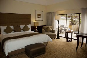 Club Pool terrace | Premium bedding, in-room safe, desk, iron/ironing board