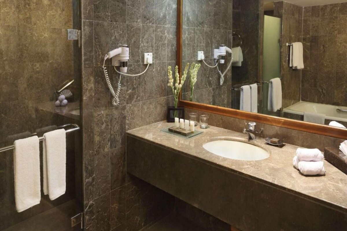 Bathroom | Free toiletries, hair dryer, slippers, towels
