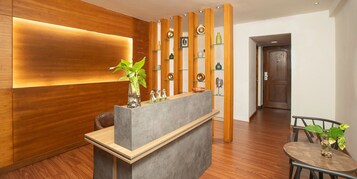 Resepsionis spa