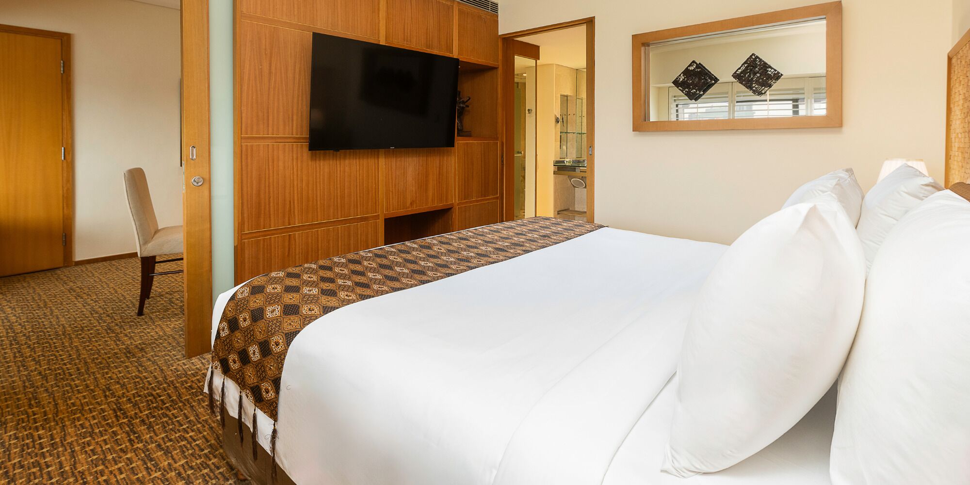 arya club executive | premium bedding, in-room safe, desk, iron/ironing board