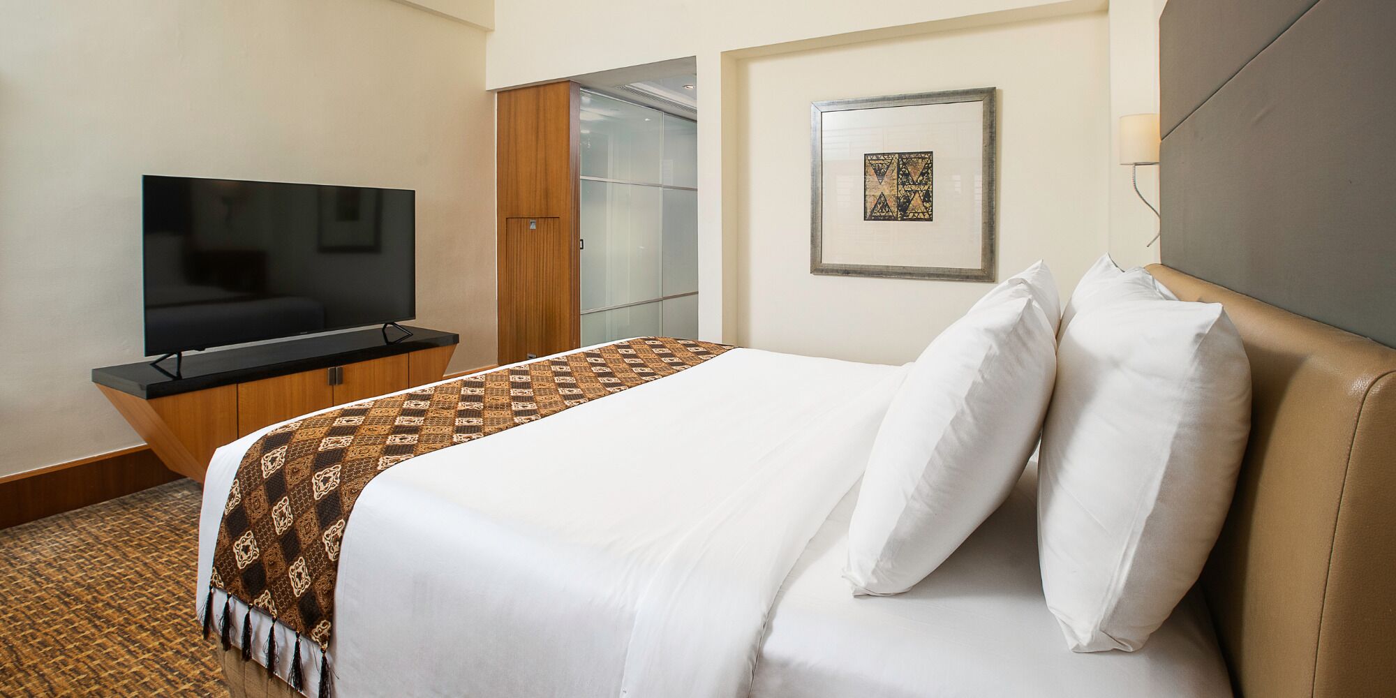 premier room | premium bedding, in-room safe, desk, iron/ironing board