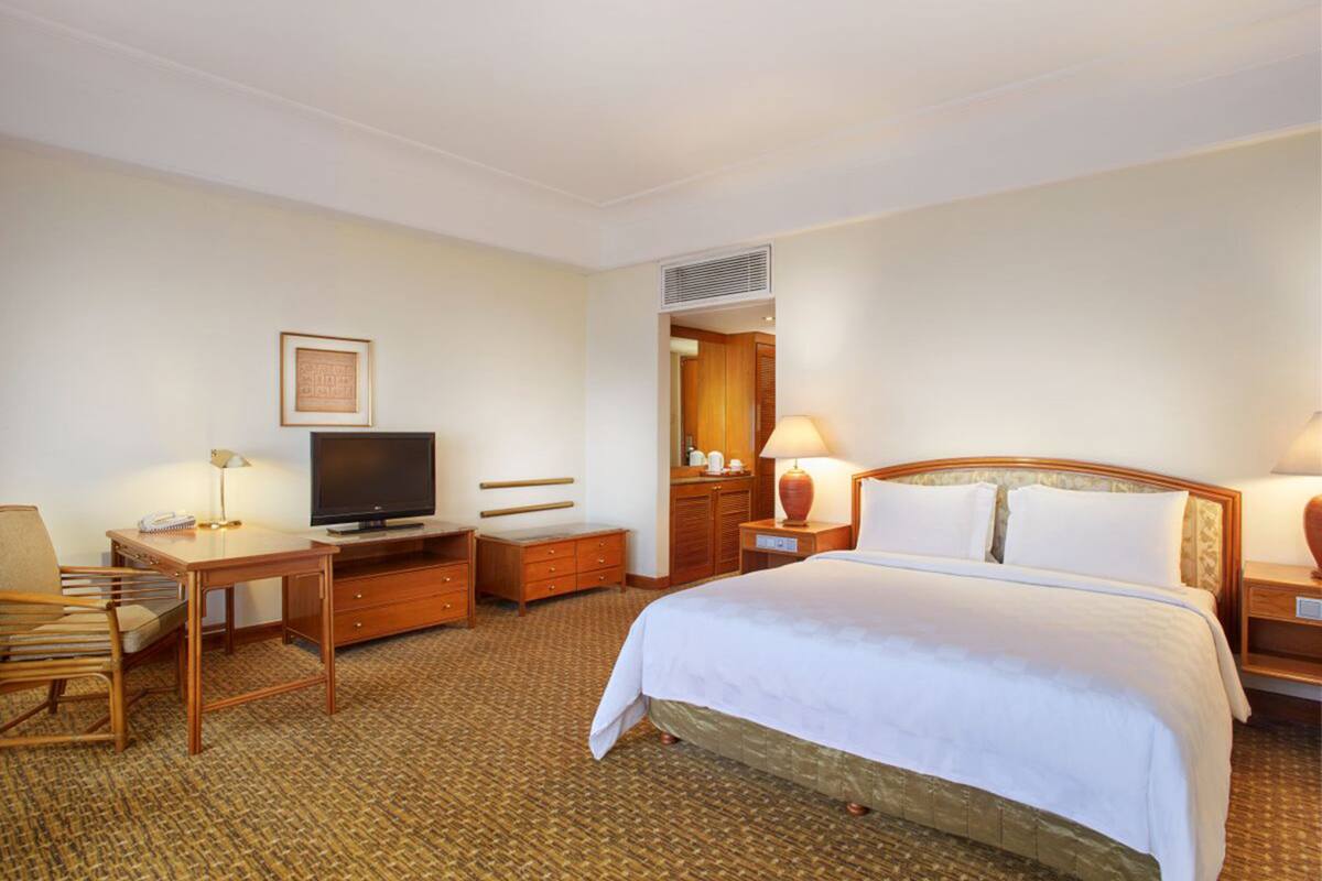 高档床上用品、客房内保险箱、办公桌、熨斗/熨板