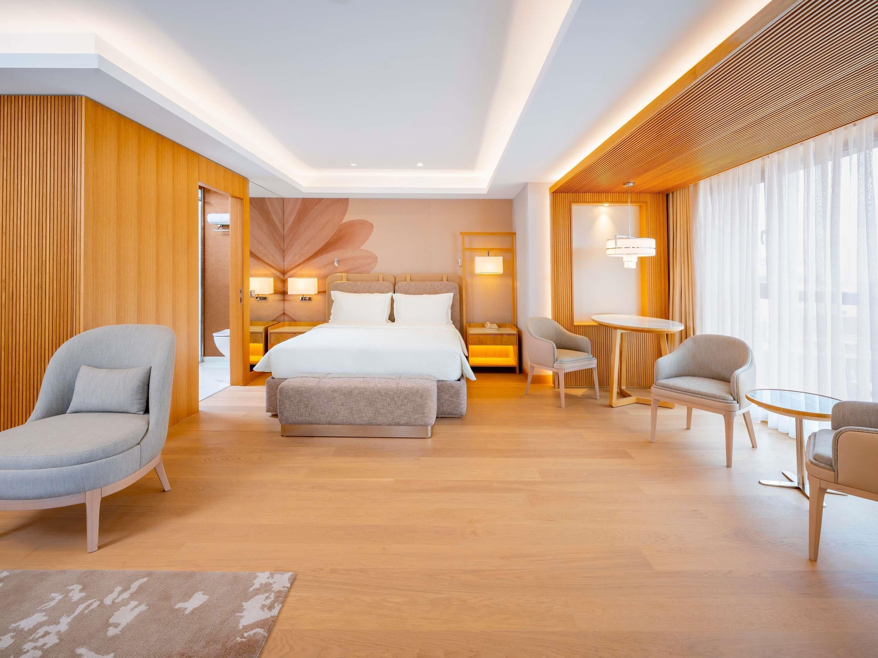 Suite Supérieure, 1 lit une place | Minibar, coffres-forts dans les chambres, décoration personnalisée