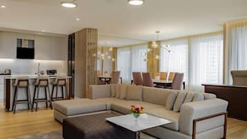 Suite – royal, flere senger (Bosphorus) | Minibar, safe på rommet, individuelt dekorert og individuelt innredet