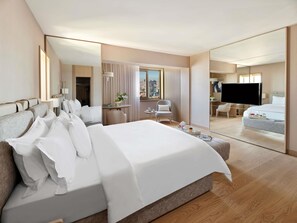 Deluxe Suite, 1 King Bed - Mövenpick Hotel Istanbul Bosphorus (Istanbul)