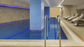 Una piscina techada