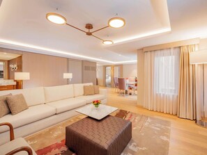 Family Suite, 2 Double Beds | Minibar, in-room safe, individually decorated, individually furnished