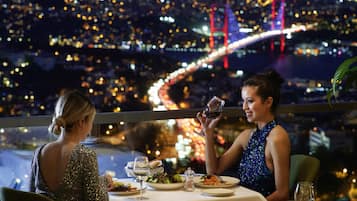 2 restaurants, breakfast, lunch, dinner served; international cuisine