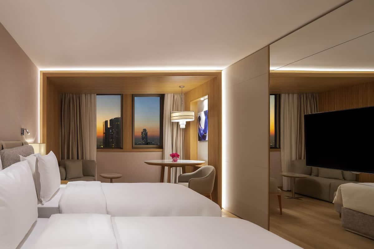 Minibar, in-room safe, individually decorated, individually furnished