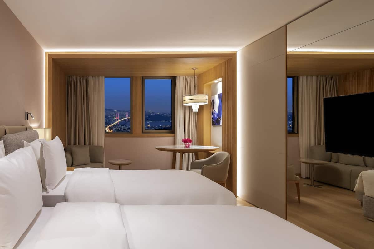 Een minibar, een kluis op de kamer, individueel gedecoreerd