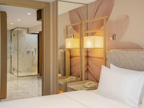 Presidential Suite, 1 King Bed | Minibar, in-room safe, individually decorated, individually furnished - Mövenpick Hotel Istanbul Bosphorus (Istanbul)