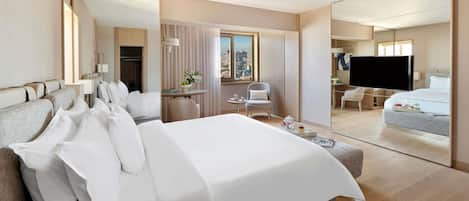 Minibar, in-room safe, individually decorated, individually furnished