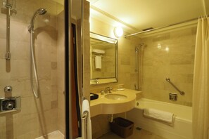 Executive Suite | Bathroom | Combined shower/bathtub, deep-soaking bathtub, free toiletries - Hotel Kingdom (Kaohsiung)