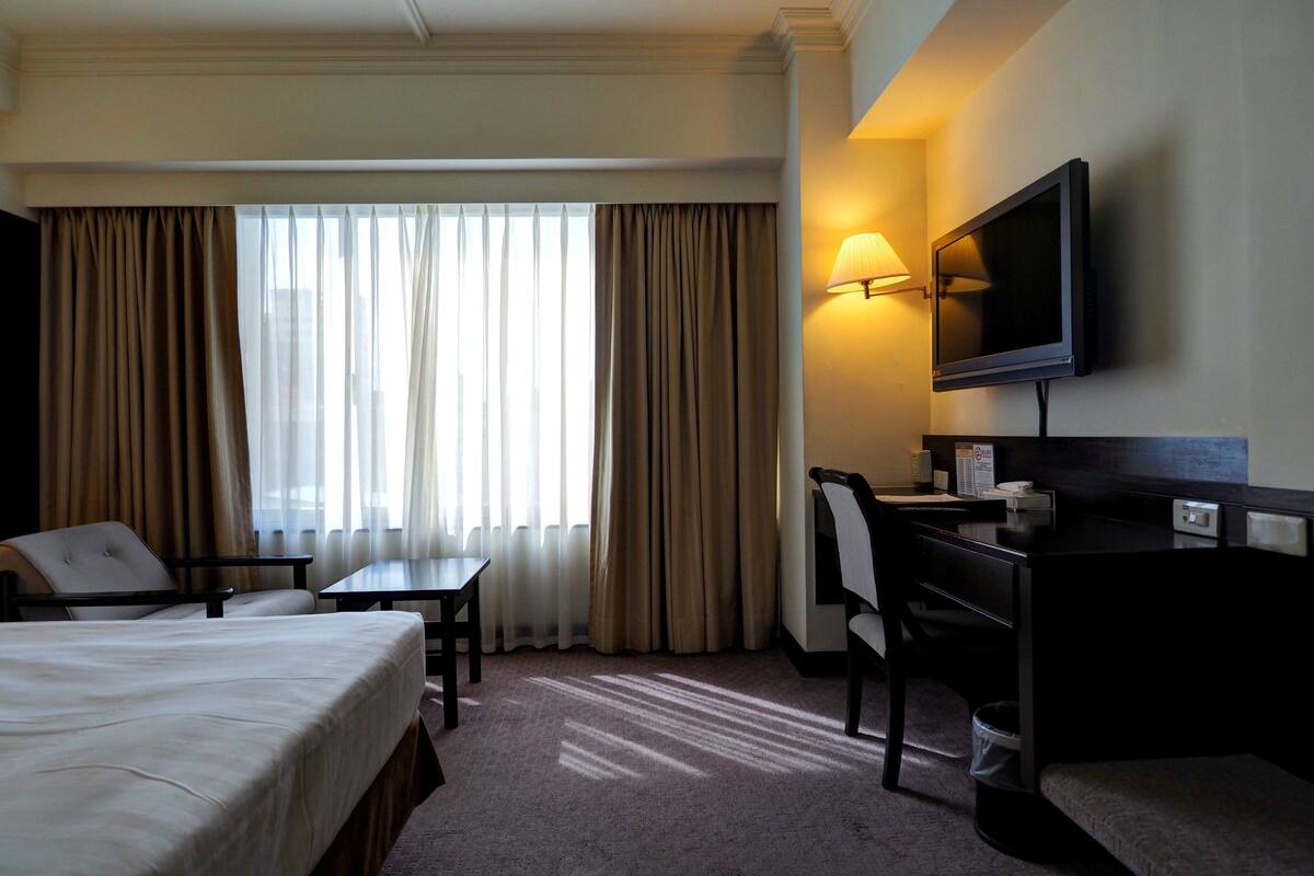 Standard Single Room, Non Smoking | Premium bedding, down duvets, in-room safe, desk