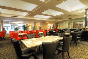 Family dining - Hotel Kingdom (Kaohsiung)
