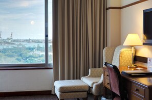 Suíte executiva | Roupas de cama premium, edredons de pluma, cofres nos quartos