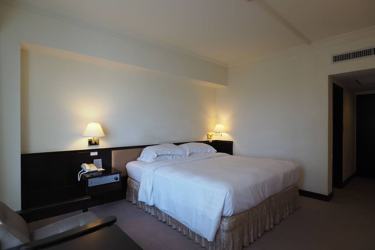 Standard Double Room, Non Smoking, Courtyard View | Premium bedding, down duvets, in-room safe, desk