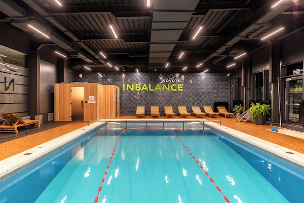 Innenpool, geöffnet von 07:00 Uhr bis 22:00 Uhr, Liegestühle